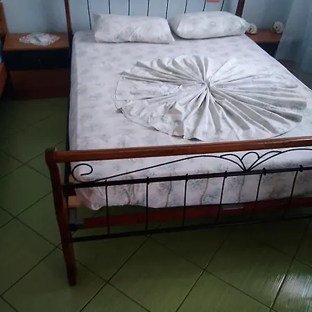 γκαρσονιέρα για διακοπές *